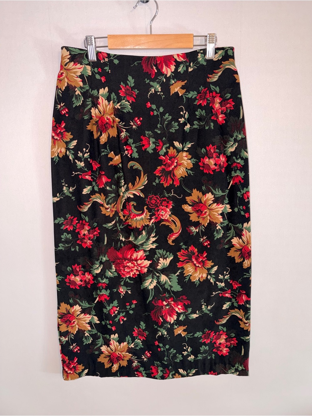 Briggs New York Size 8 Black Red Floral Pencil Midi Skirt Whimsigoth Tapestry